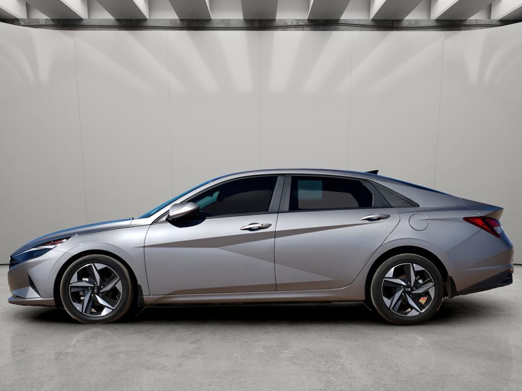 Used 2023 Hyundai Elantra SEL w/ Convenience Package image 2