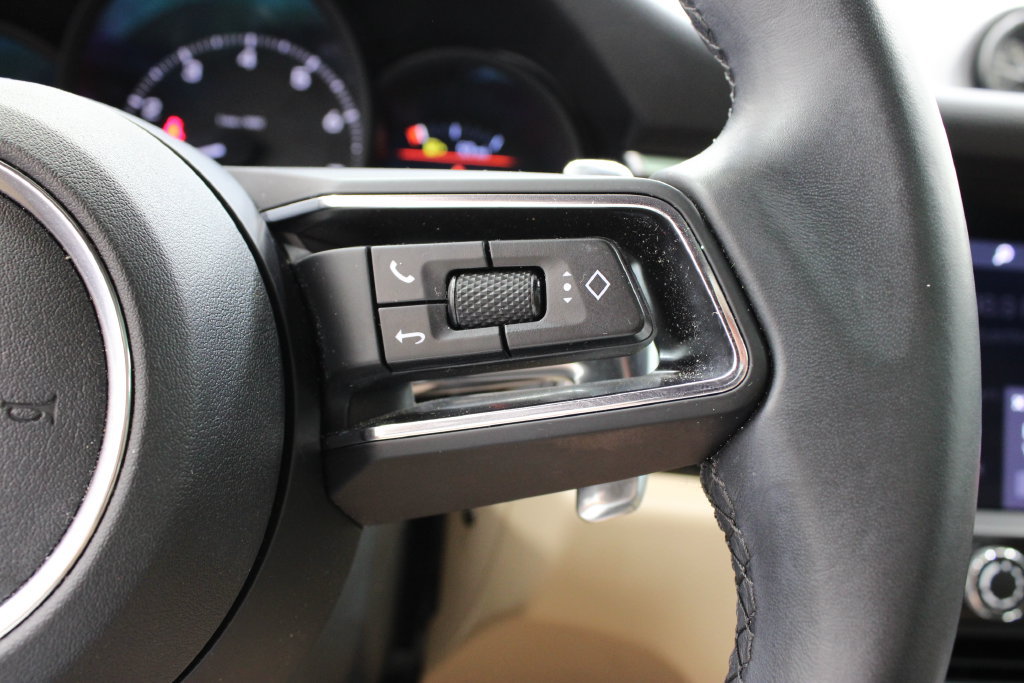 Used 2023 Porsche Macan AWD/4WD image 30