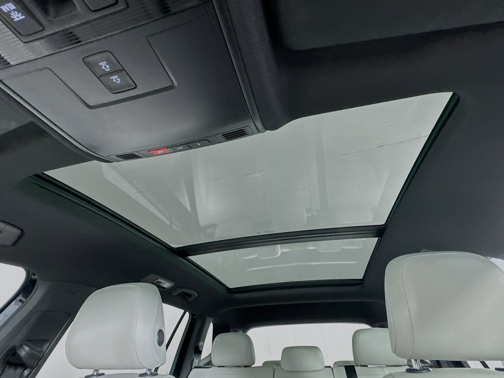 Used 2022 Volkswagen Tiguan SE R-Line image 21