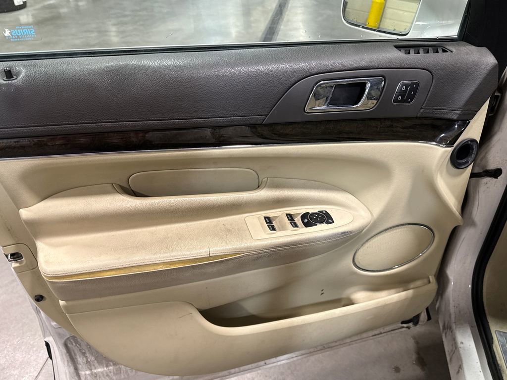 Used 2013 Lincoln MKT AWD image 8