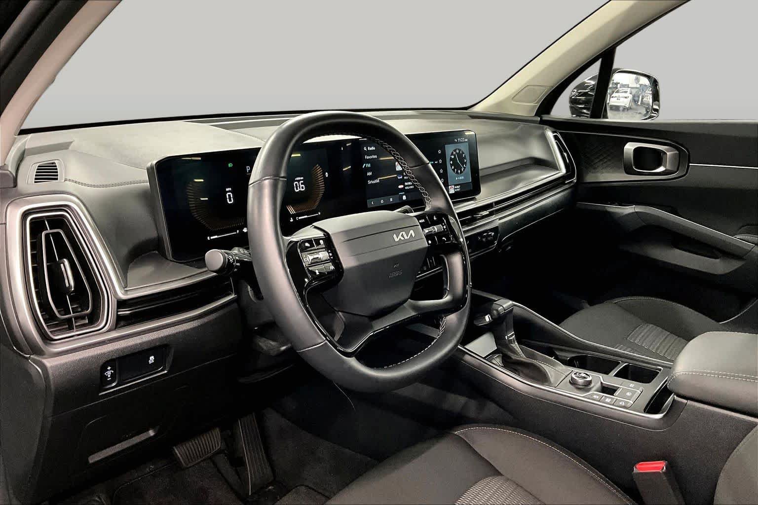 Used 2026 Kia Sorento LX FWD image 16