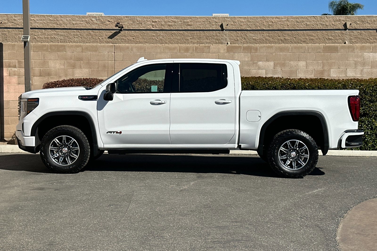 Certified 2025 GMC Sierra 1500 AT4 AWD/4WD image 7