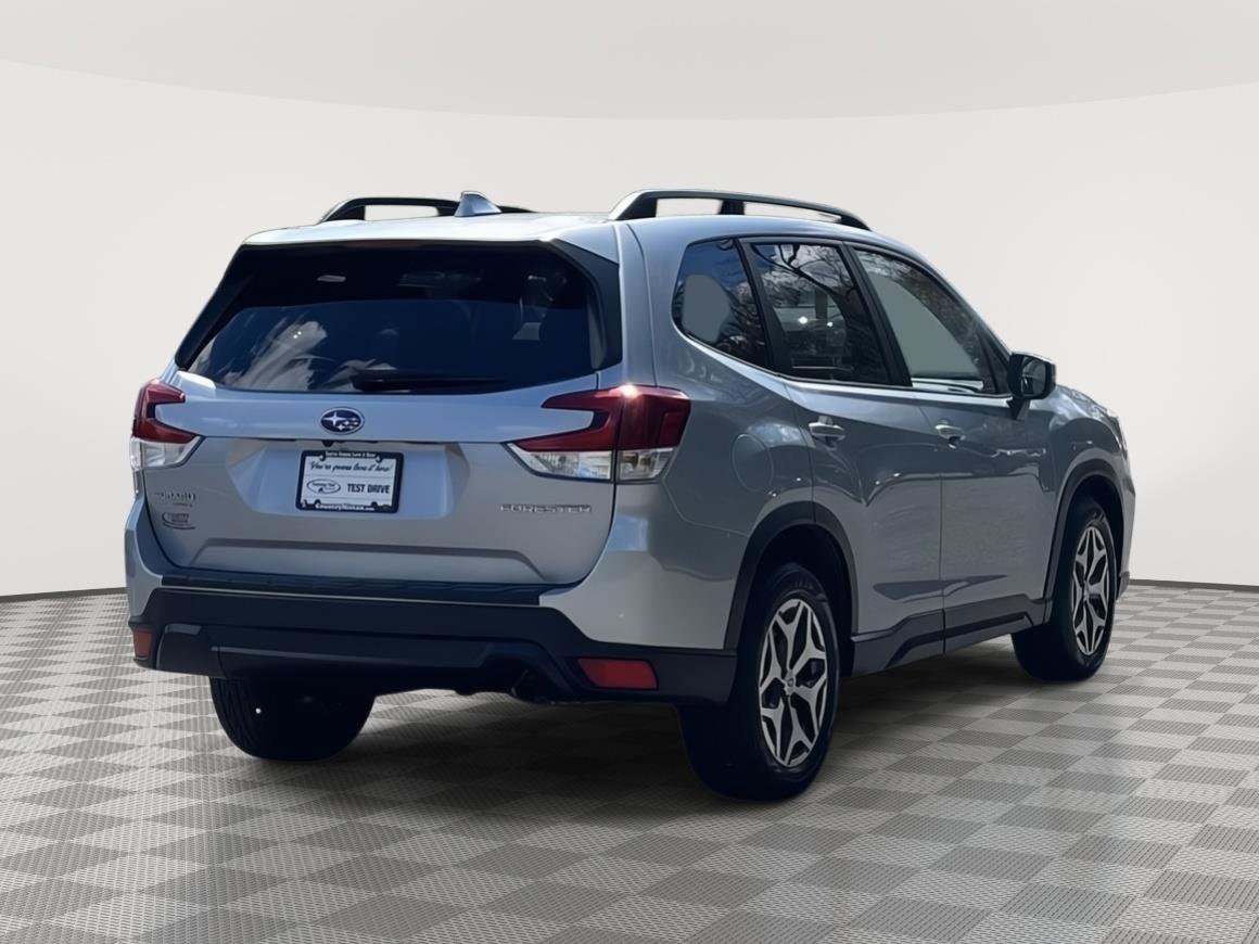 Used 2019 Subaru Forester Premium AWD/4WD image 5