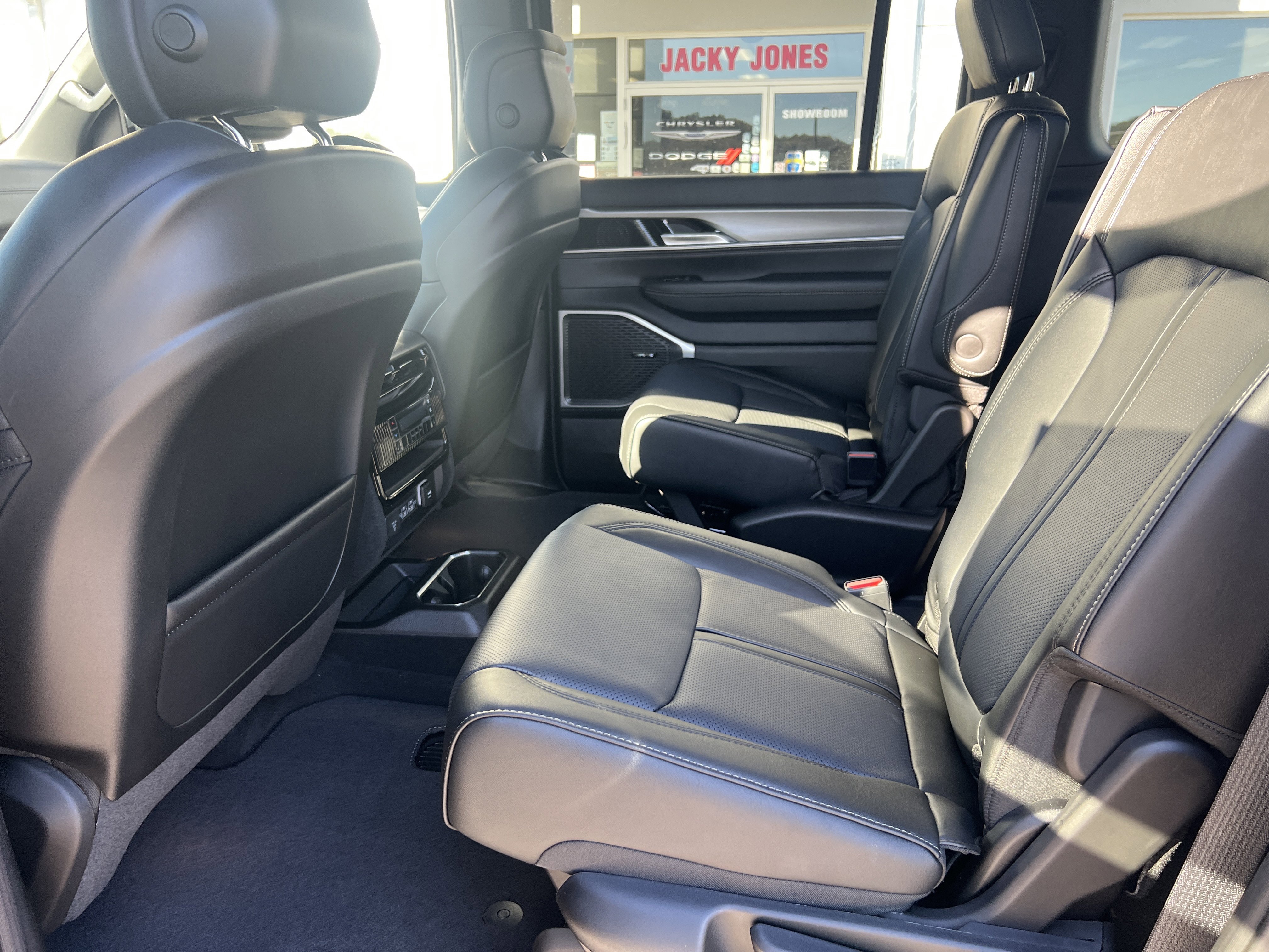 New 2025 Jeep Wagoneer Series II image 13