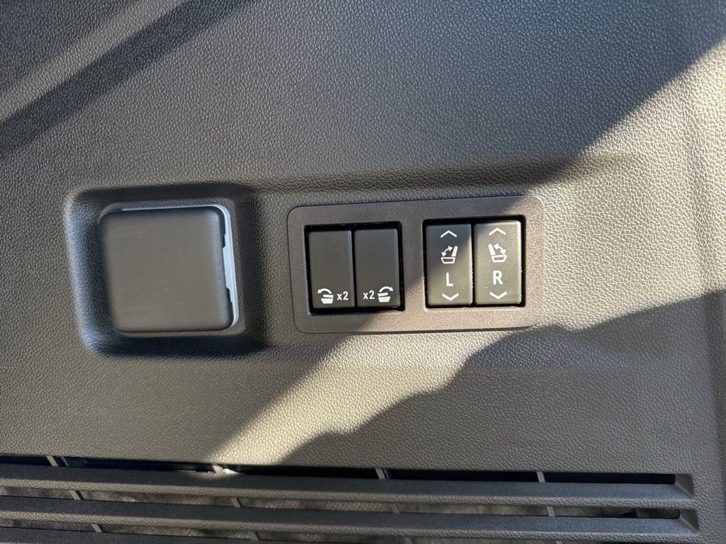 Used 2024 GMC Yukon Denali image 34