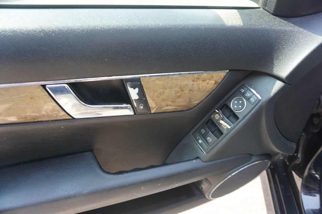 Used 2008 Mercedes-Benz C 350 Sport image 3