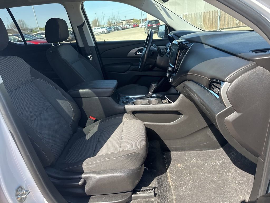 Used 2019 Chevrolet Traverse LT w/ LPO, Blackout Package AWD/4WD image 5