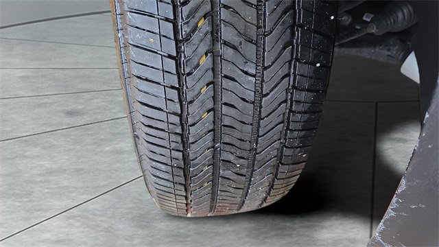 Used 2025 GMC Acadia Elevation image 29