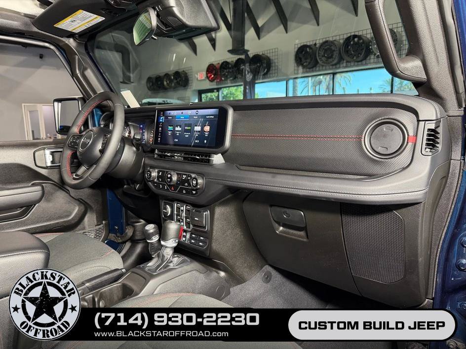Used 2025 Jeep Wrangler Unlimited Rubicon AWD/4WD image 17