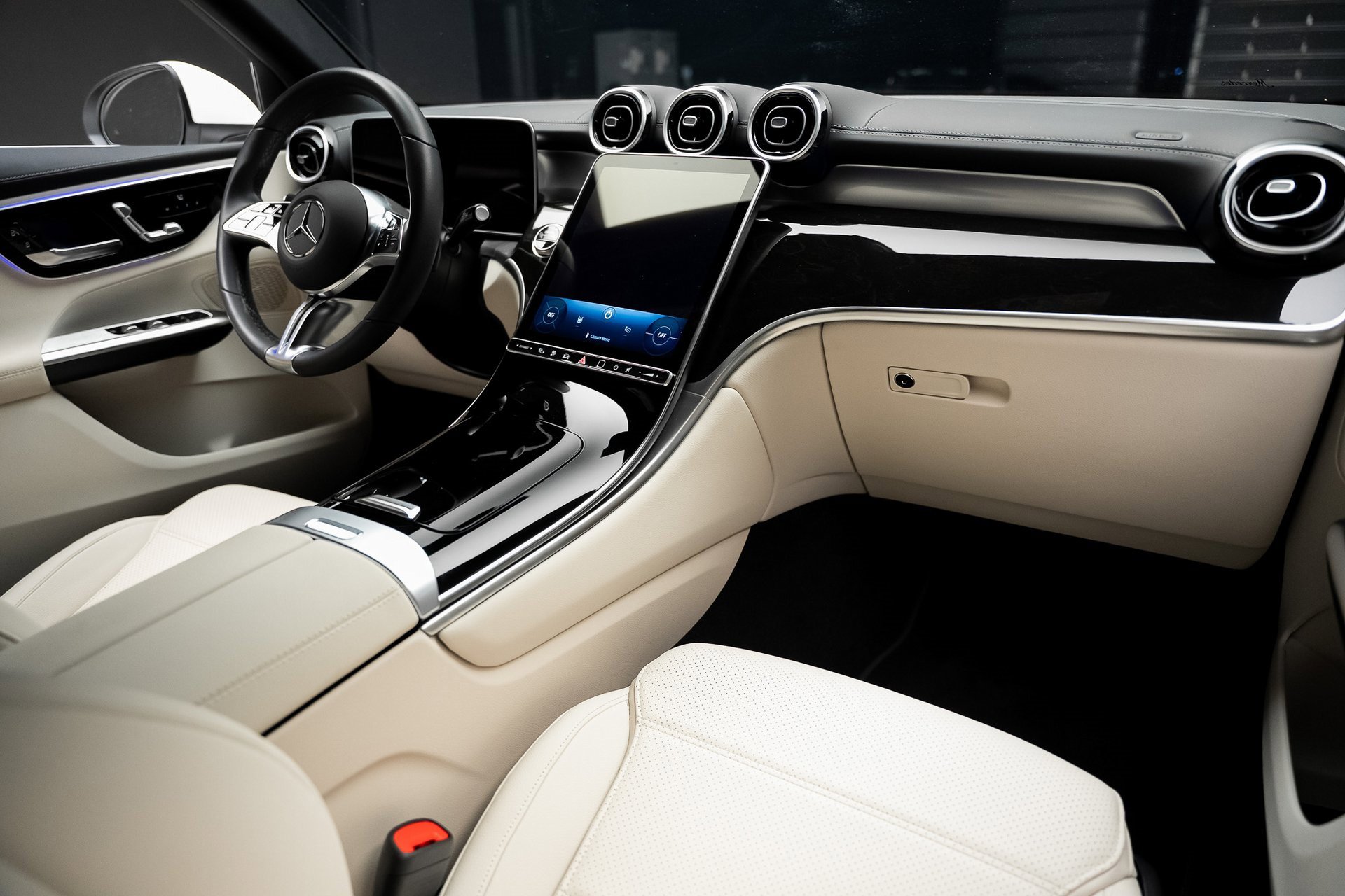 Used 2025 Mercedes-Benz GLC 350e 4MATIC image 57