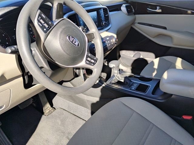 Used 2020 Kia Sorento LX image 11