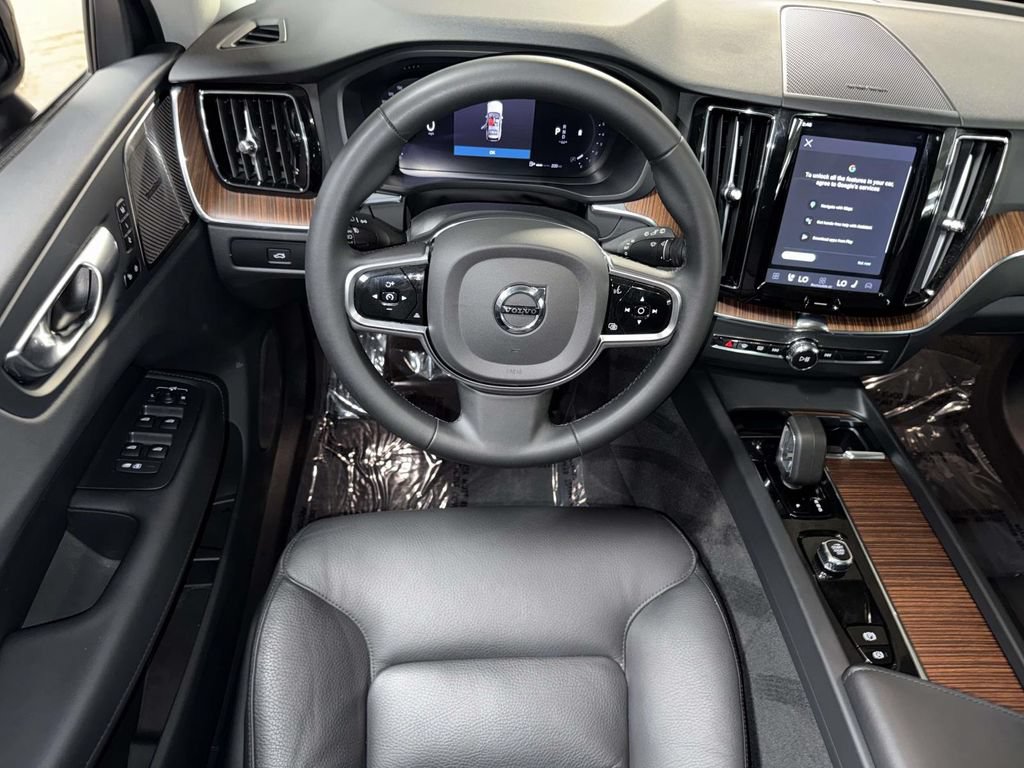 Used 2024 Volvo XC60 B5 Plus w/ Protection Package Premier AWD/4WD image 4