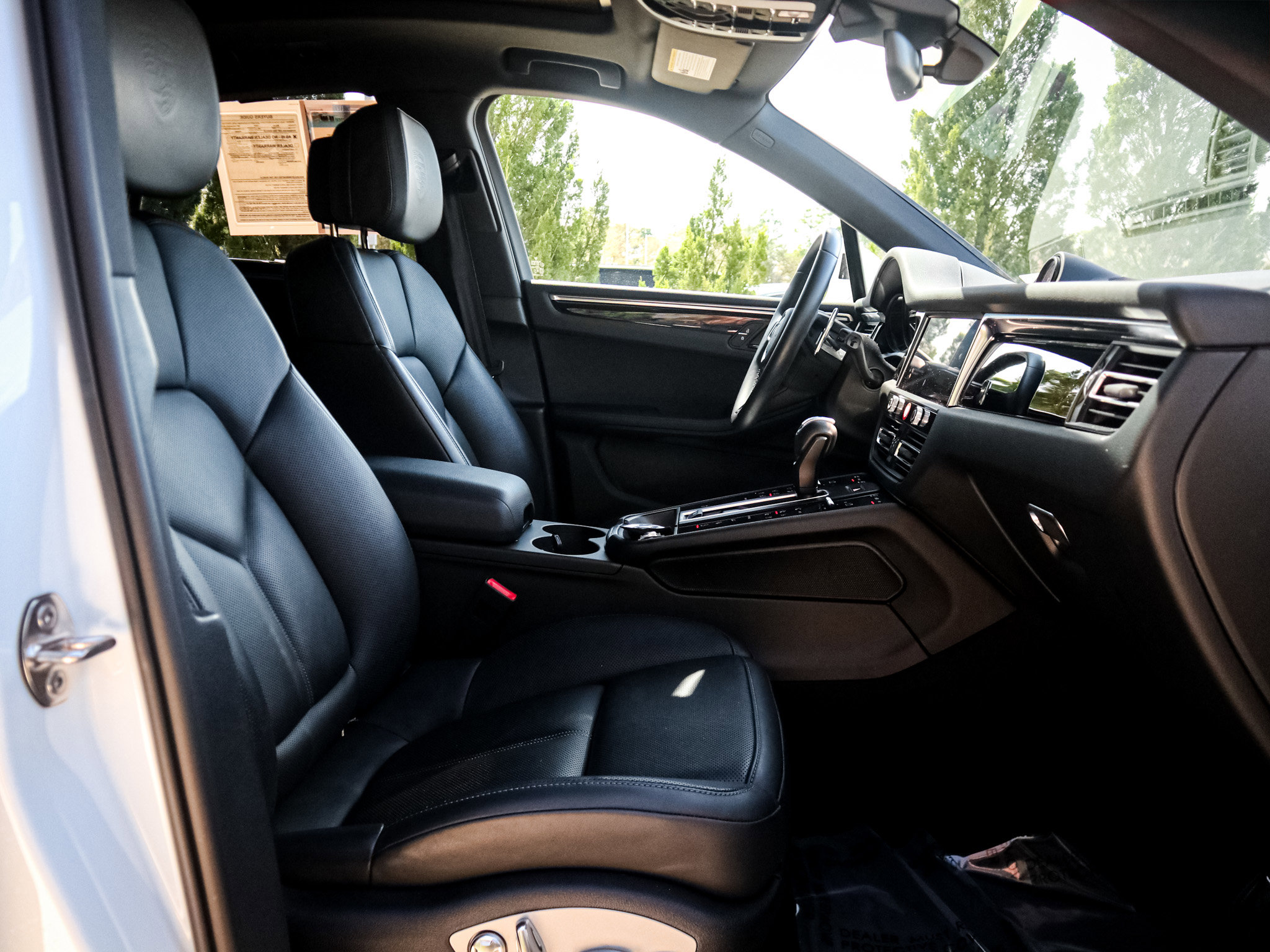 Used 2024 Porsche Macan AWD/4WD image 33