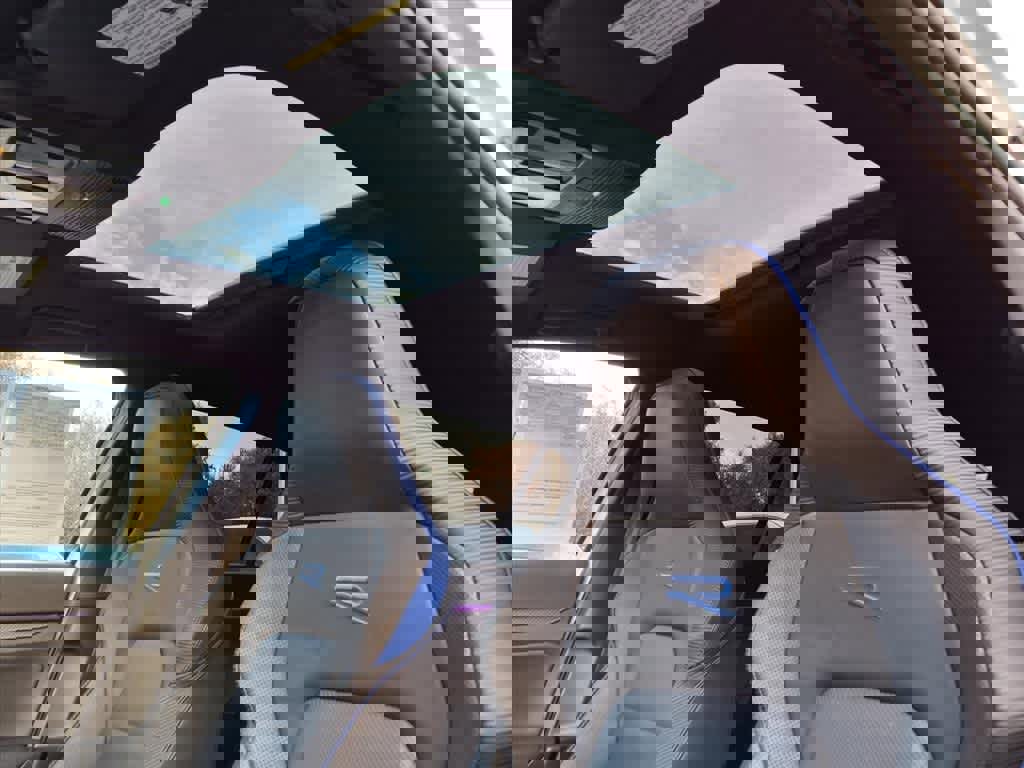 Used 2024 Volkswagen Golf R image 16