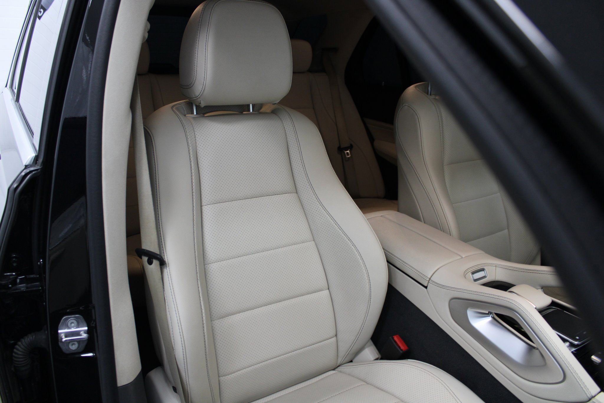 Used 2020 Mercedes-Benz GLE 350 4MATIC w/ Premium Package image 32