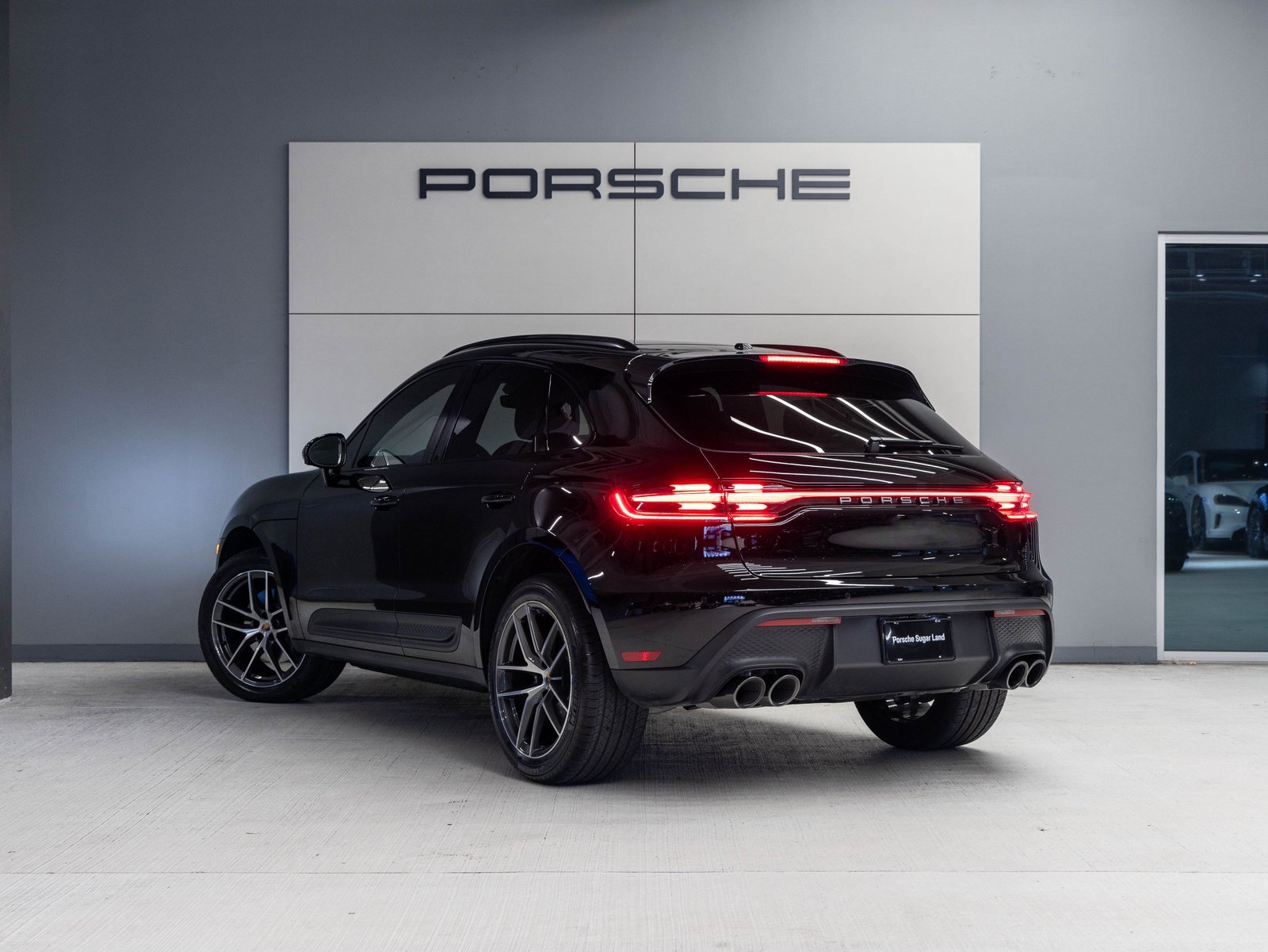 Certified 2026 Porsche Macan image 3