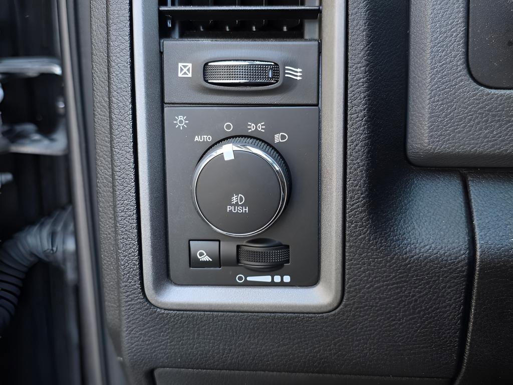 Used 2019 RAM 1500 Express w/ Express Value Package AWD/4WD image 23