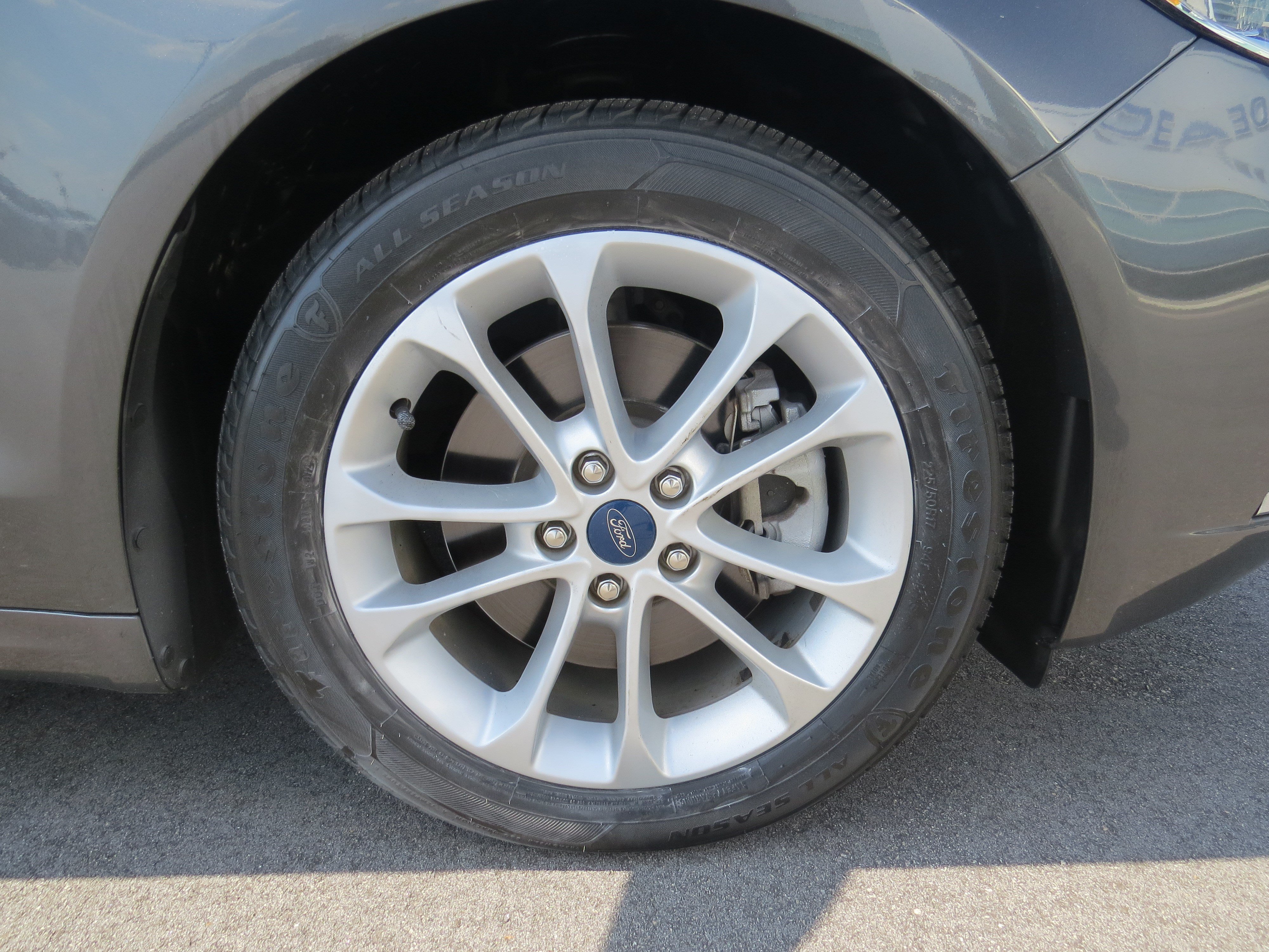 Used 2019 Ford Fusion Energi Titanium FWD image 10