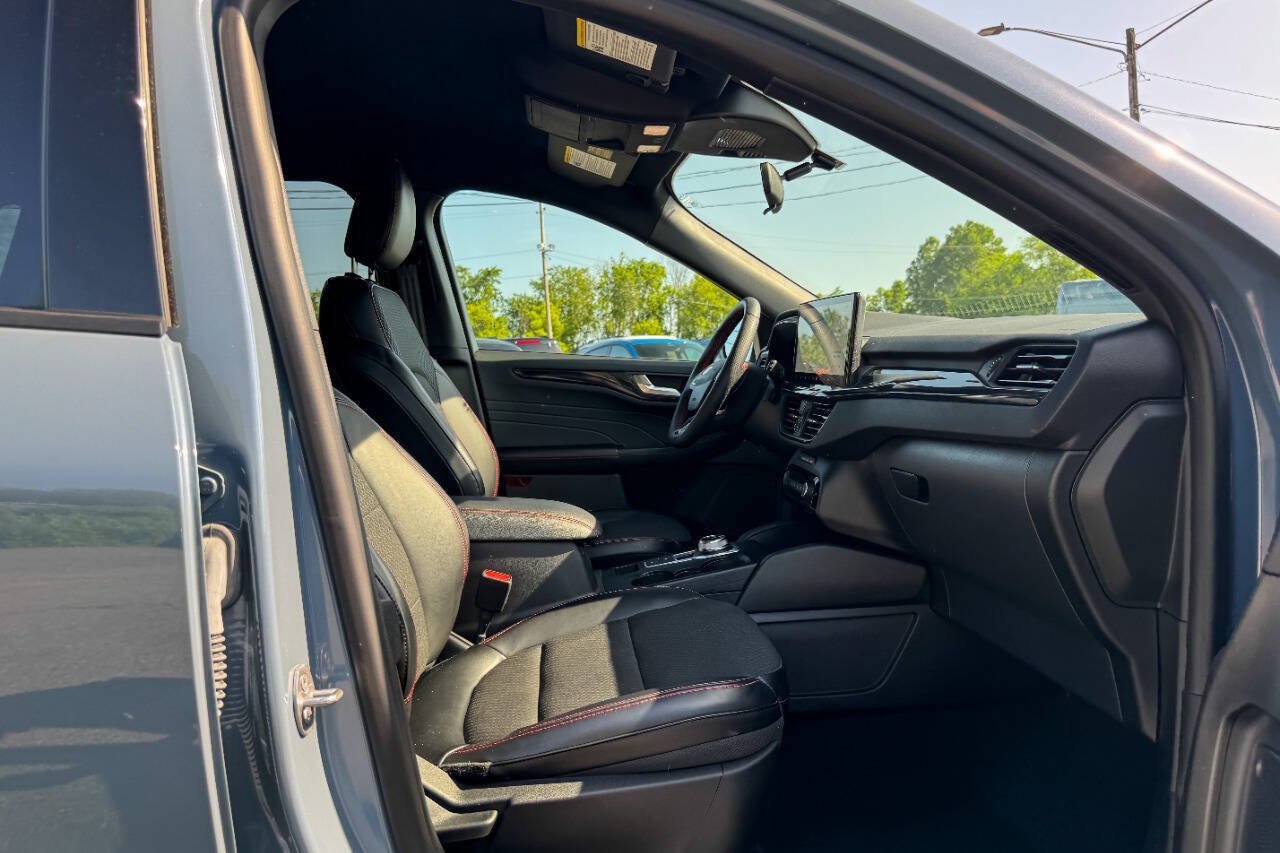 Used 2023 Ford Escape ST-Line w/ Tech Pack #1 AWD/4WD image 12