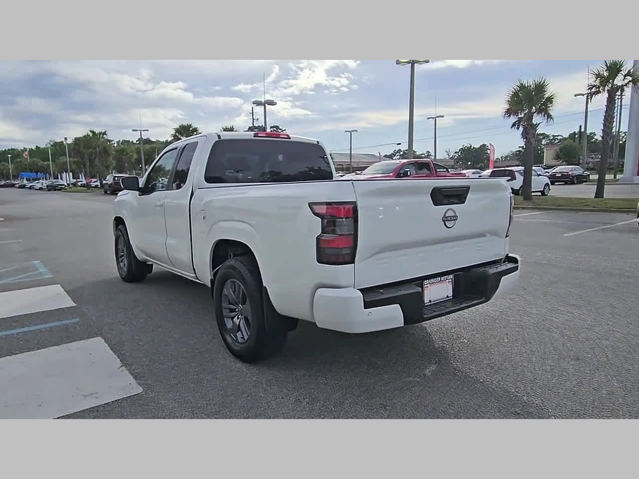 Used 2025 Nissan Frontier SV image 29