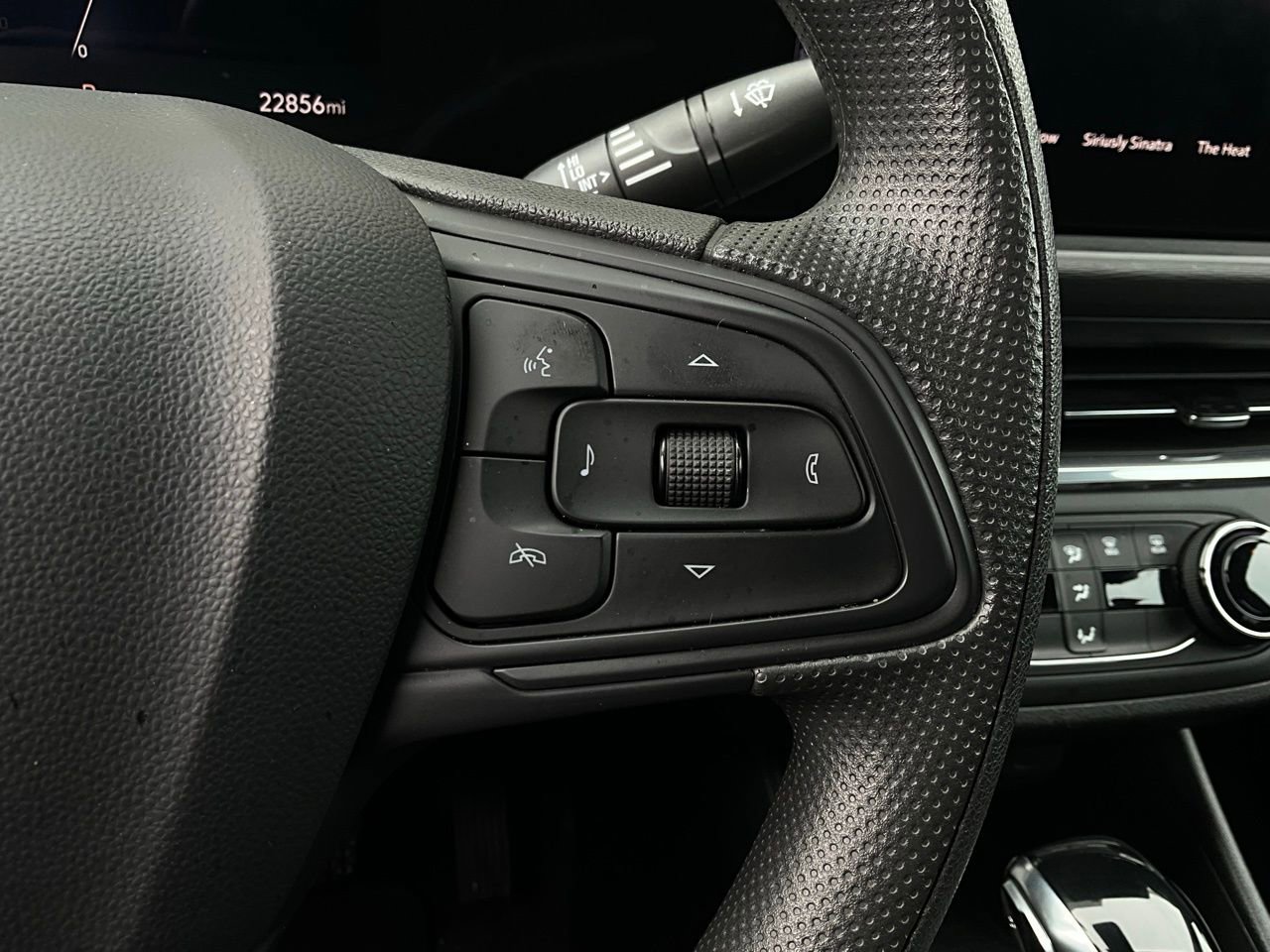 Used 2025 Buick Envista Preferred image 34