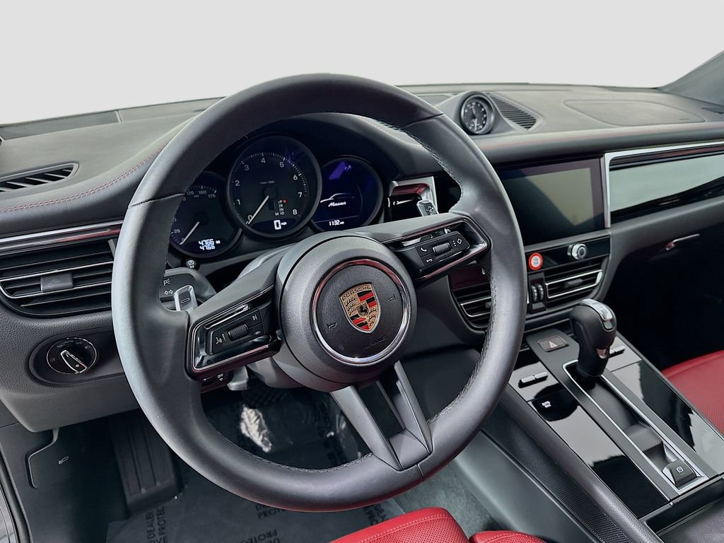 Used 2025 Porsche Macan image 12