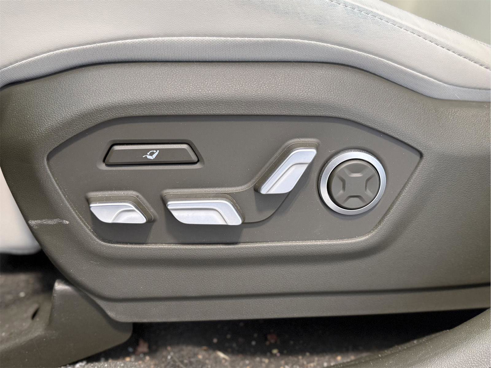 Used 2025 Hyundai Santa Fe Calligraphy AWD/4WD image 38