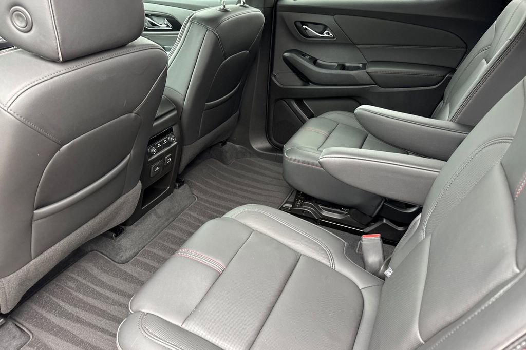 Used 2023 Chevrolet Traverse RS w/ LPO, Cargo Package FWD image 13