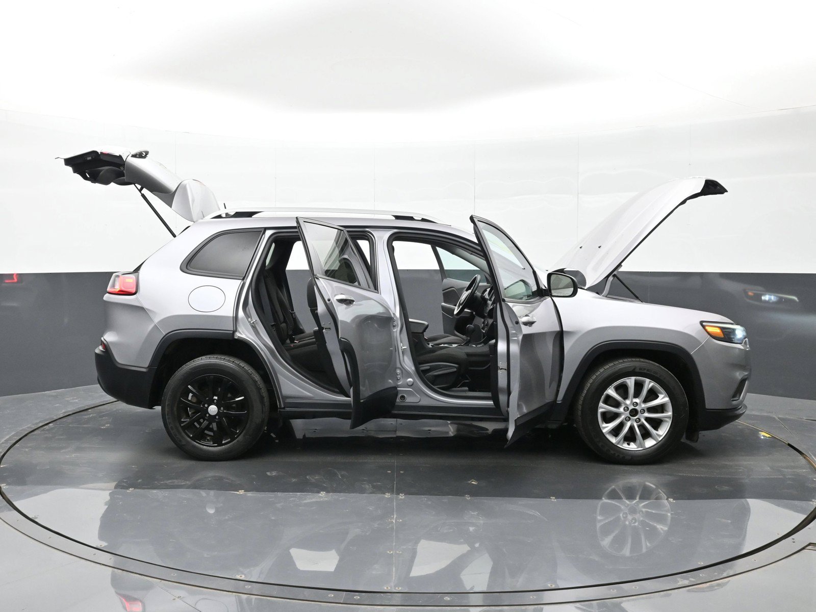 Used 2020 Jeep Cherokee Latitude w/ Cold Weather Group FWD image 47