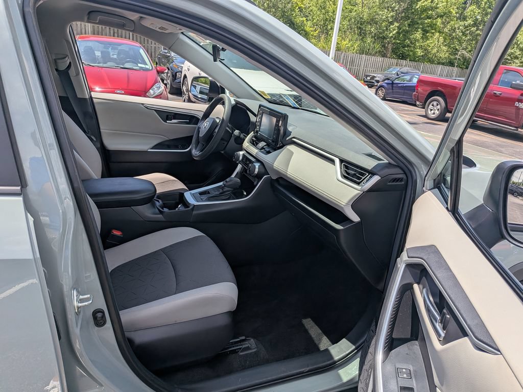 Used 2020 Toyota RAV4 XLE w/ All Weather Liner Package AWD/4WD image 36