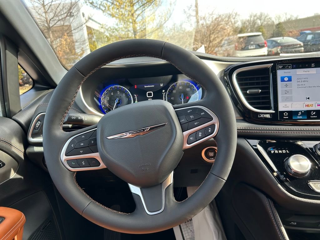 New 2026 Chrysler Pacifica Pinnacle image 11