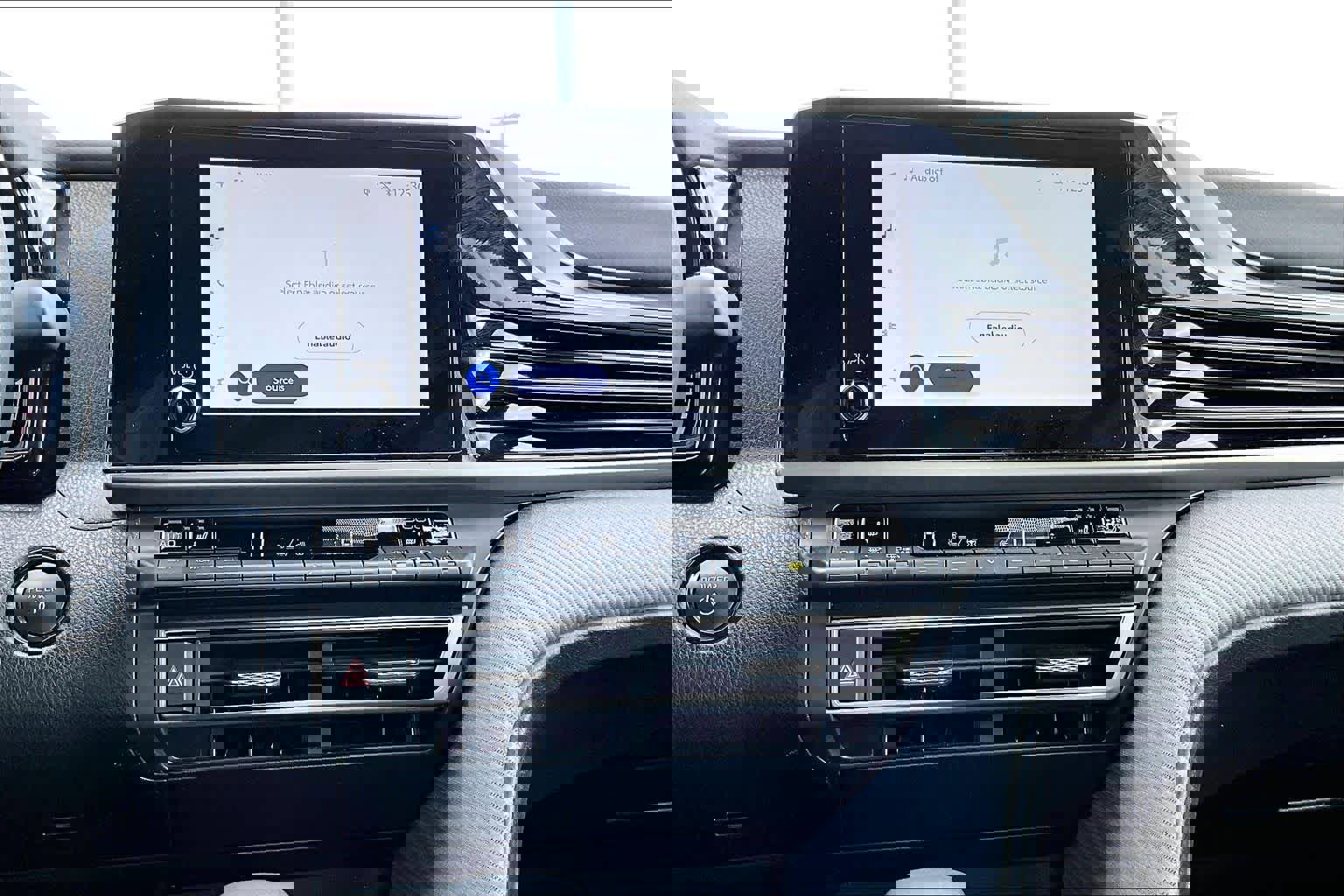 Used 2025 Toyota Camry SE image 35