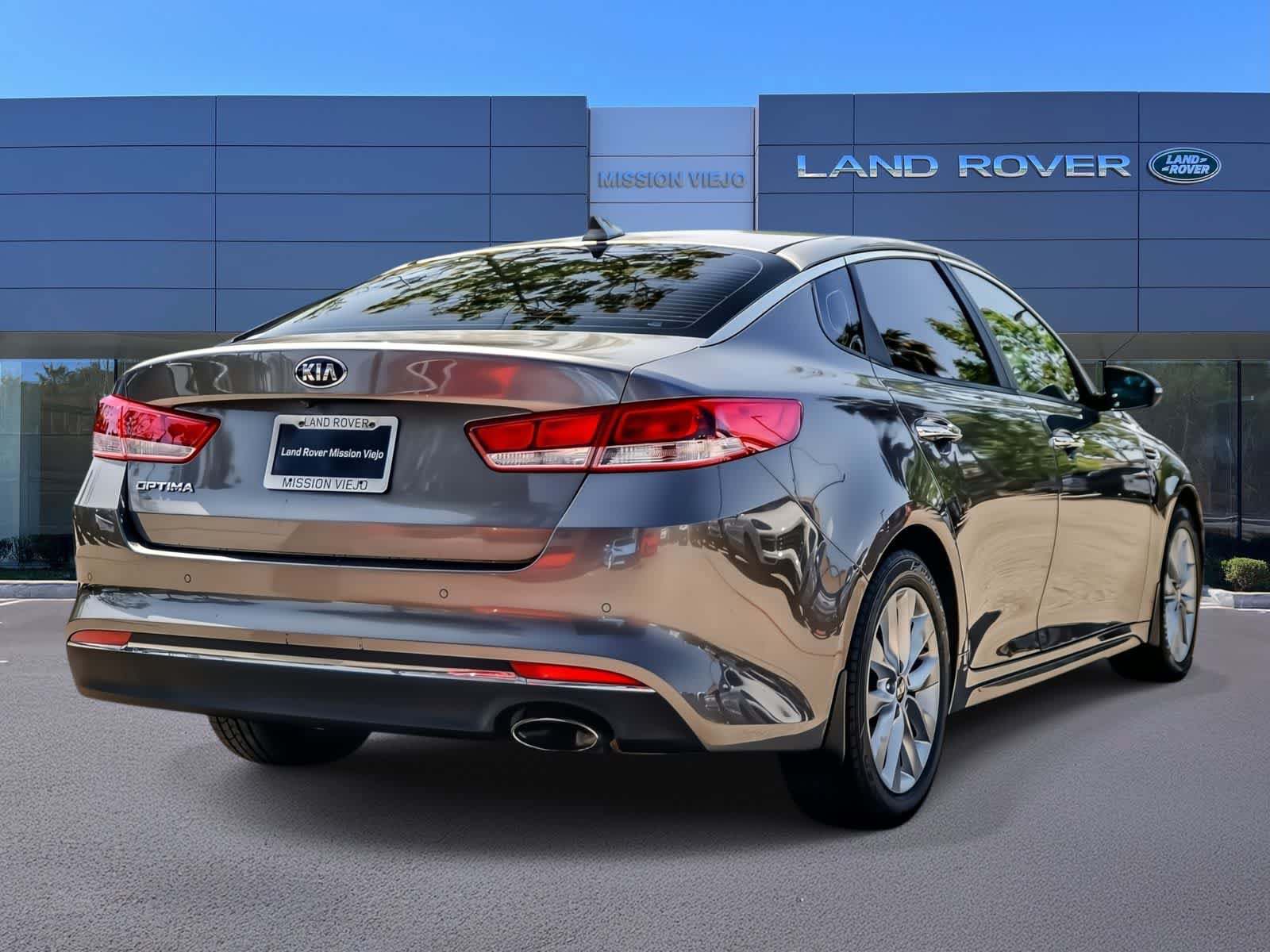Used 2018 Kia Optima LX w/ 17" Alloy Wheels Package FWD image 4