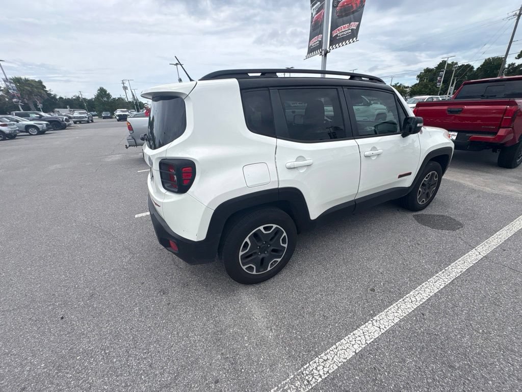 Used 2017 Jeep Renegade Trailhawk AWD/4WD image 18