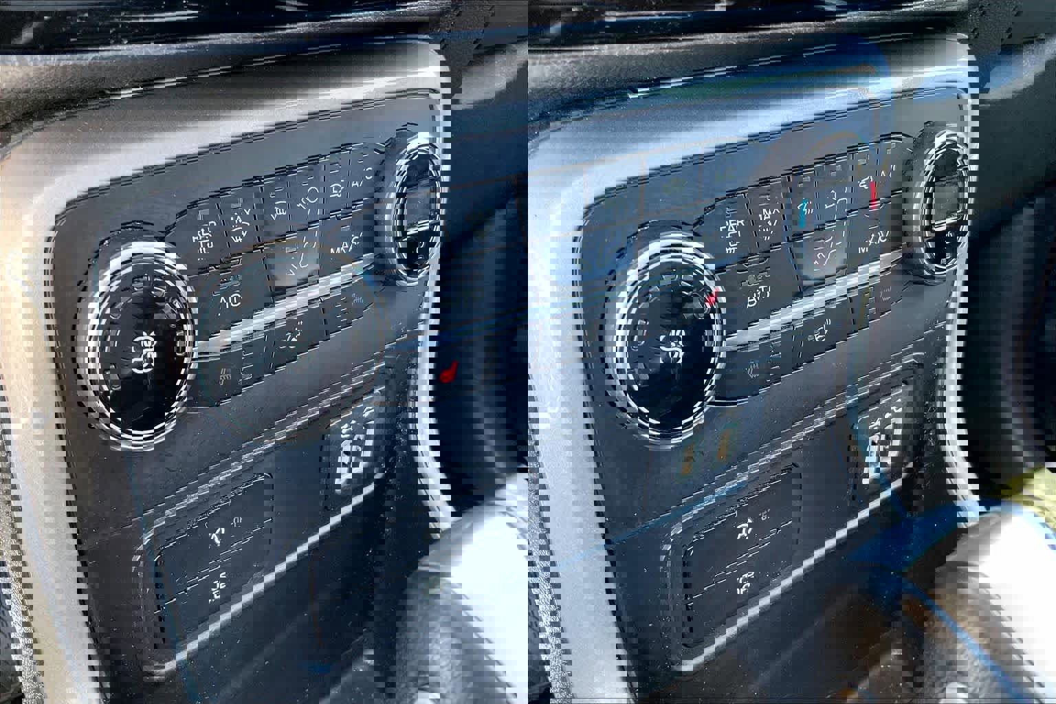 Used 2020 Ford EcoSport Titanium image 33