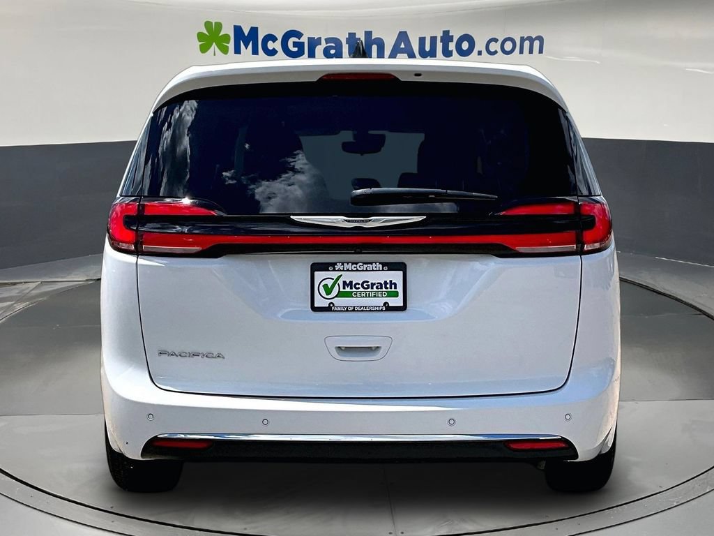 Used 2024 Chrysler Pacifica Touring-L FWD image 6