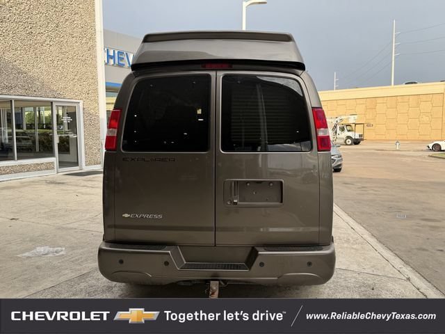 Used 2023 Chevrolet Express 2500 Extended RWD image 5