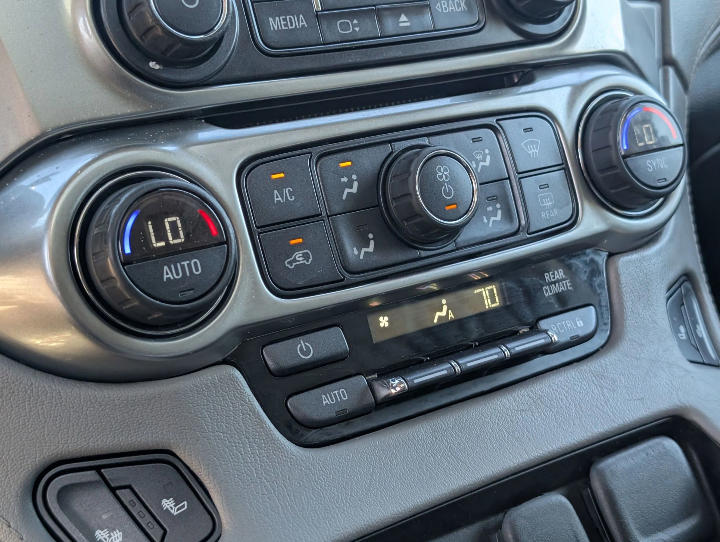 Used 2016 Chevrolet Suburban LT w/ Luxury Package AWD/4WD image 28