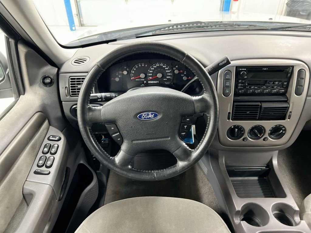 Used 2004 Ford Explorer XLT image 11