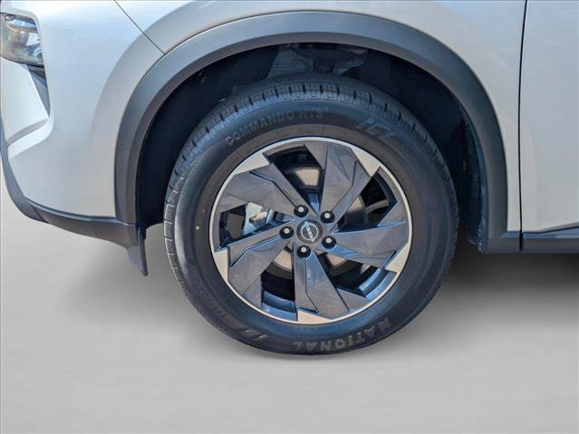 Used 2024 Nissan Rogue SV FWD image 24