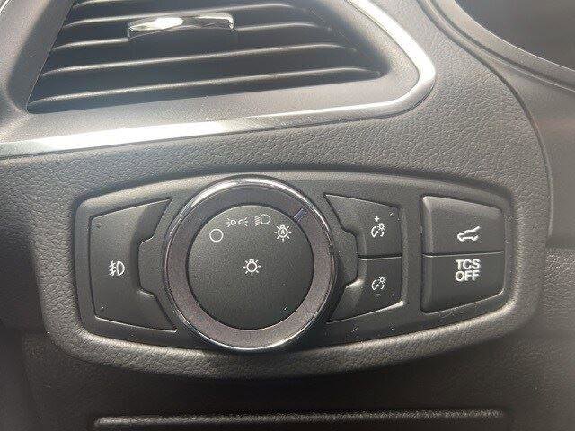 Used 2022 Ford Edge Titanium image 11