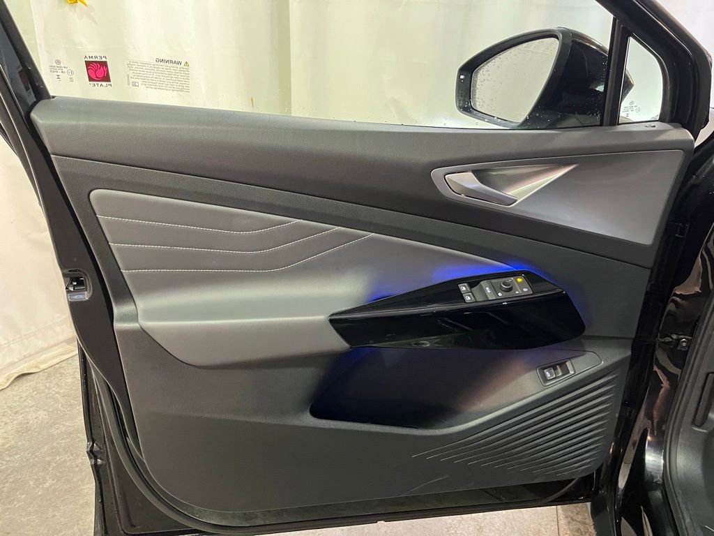 Used 2023 Volkswagen ID.4 Pro S Plus image 9