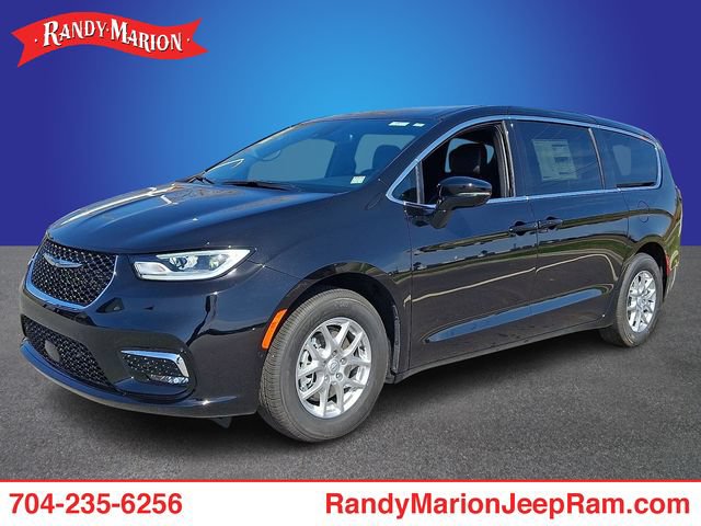 New 2026 Chrysler Pacifica Select
