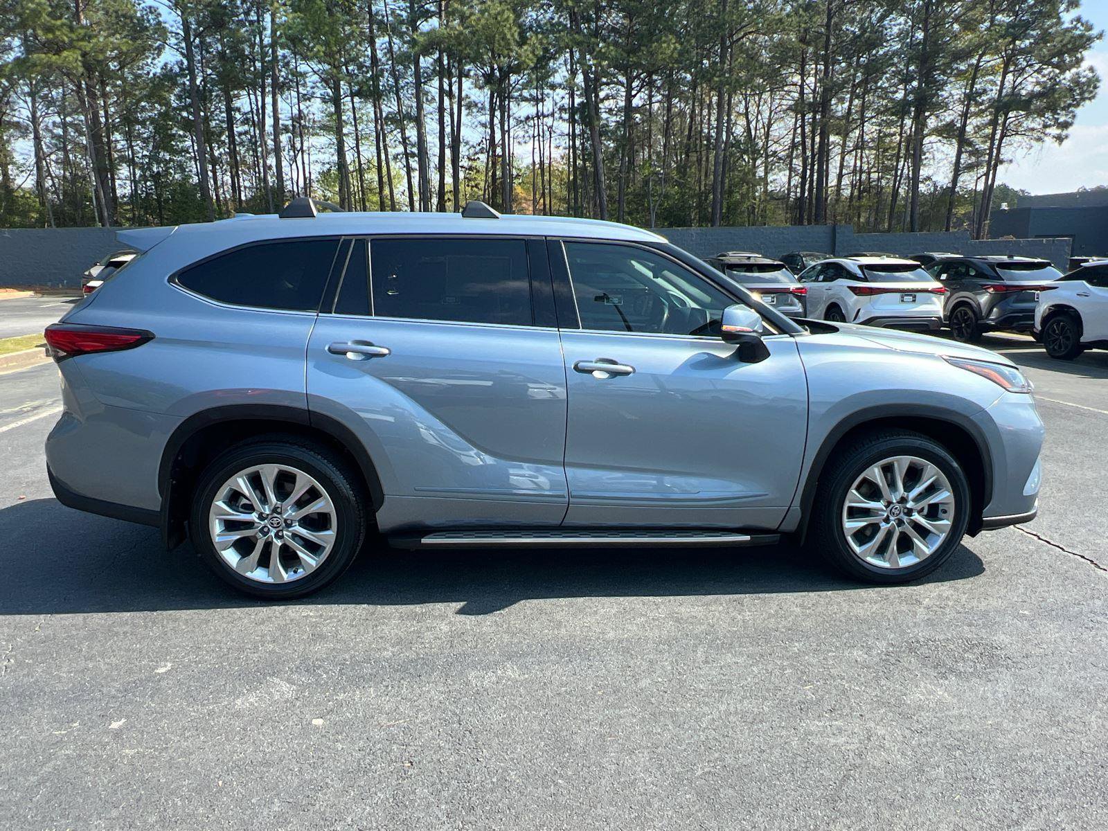 Used 2022 Toyota Highlander Limited image 5