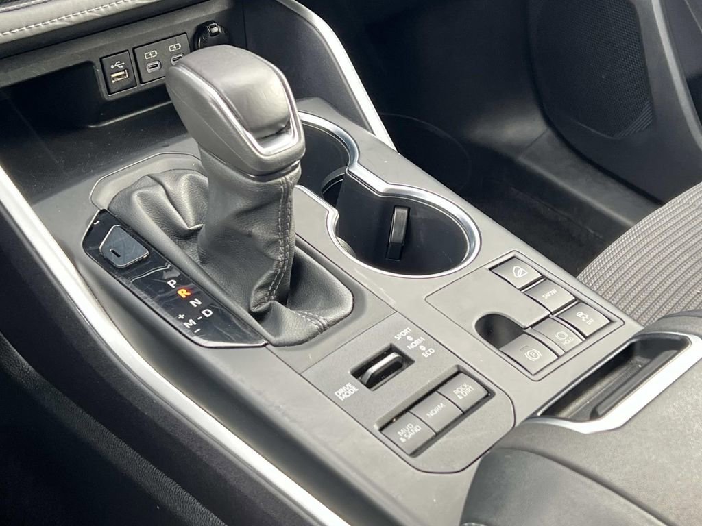 Used 2024 Toyota Highlander LE image 20