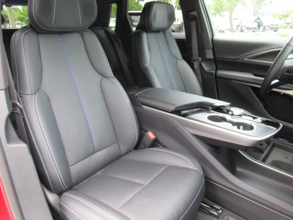Certified 2025 Cadillac Lyriq Luxury w/ LPO, Floor Liner Package AWD/4WD image 10