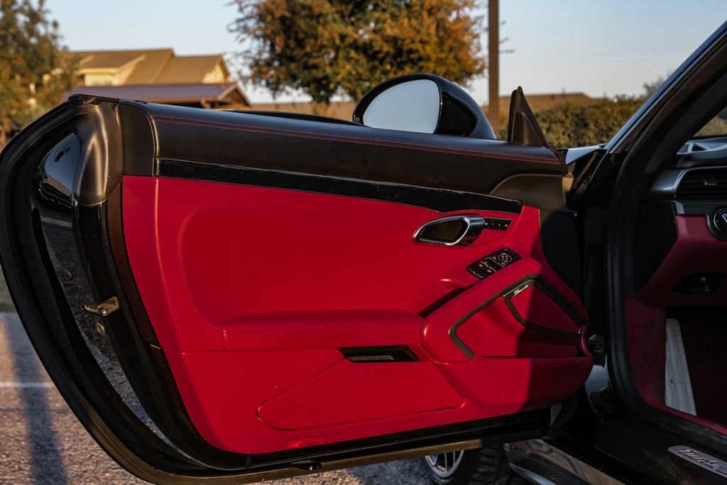 Used 2015 Porsche 911 Turbo S image 39