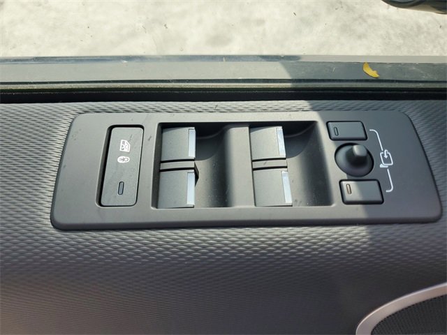 Used 2024 Land Rover Discovery Dynamic SE image 22