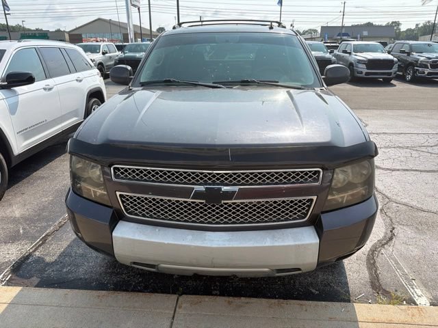 Used 2011 Chevrolet Avalanche LT w/ Luxury Package AWD/4WD image 12