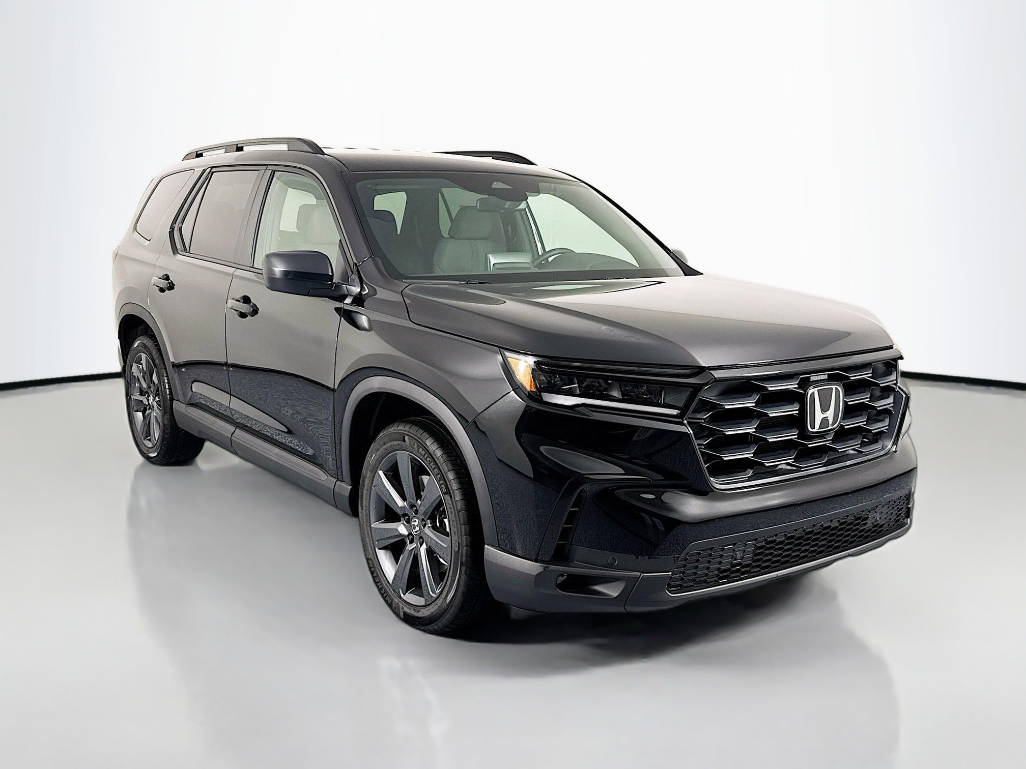 New 2025 Honda Pilot Sport image 3